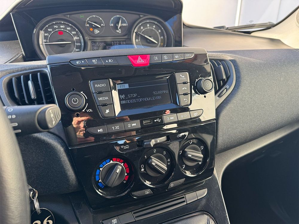 Miniatura Ypsilon 12